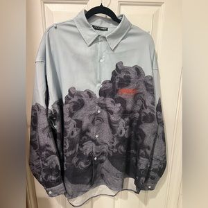 A men’s shirt with Apolo pattern in size XL from Pop Showroom
